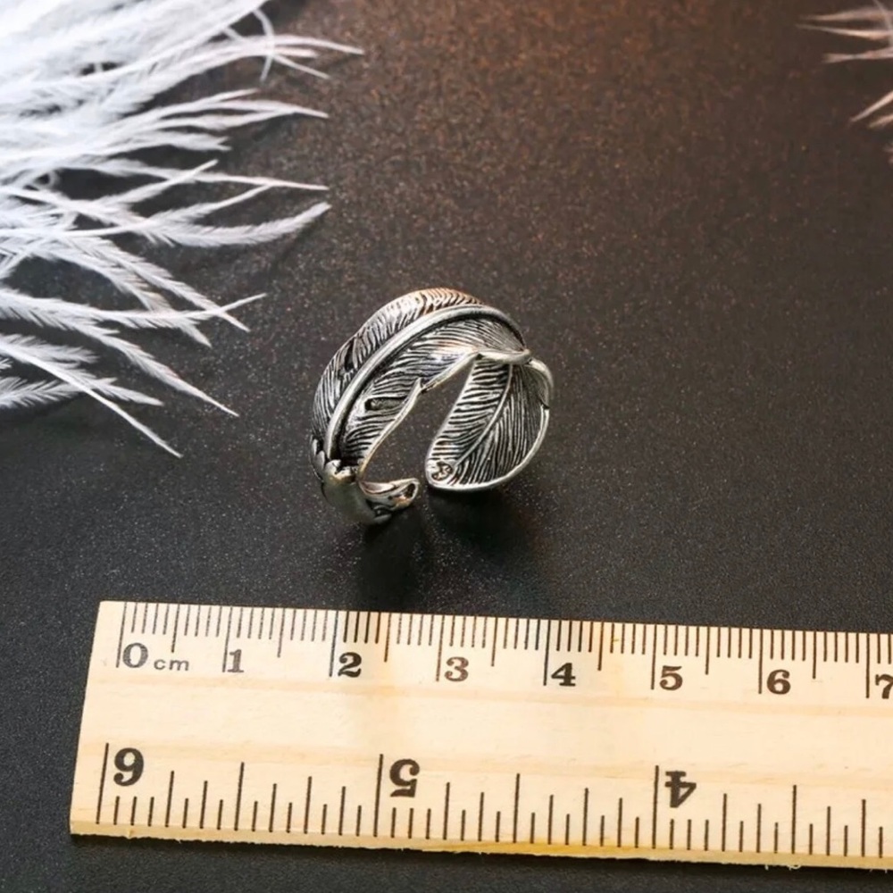 - Ring - Picture 5 of 8